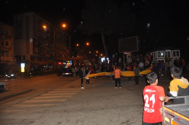Boyabatlı Galatasaraylılar Şampiyonluğu Dörtyol'da Kutladılar4658