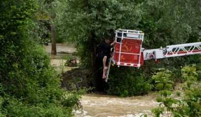 Sinop’ta sel nedeniyle mahsur kalan vatandaş kurtarıldı
