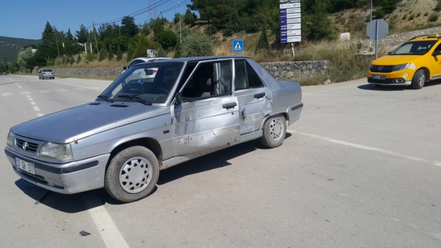 Boyabat Otogar Kavşağında Trafik Kazası 1 Yaralı77
