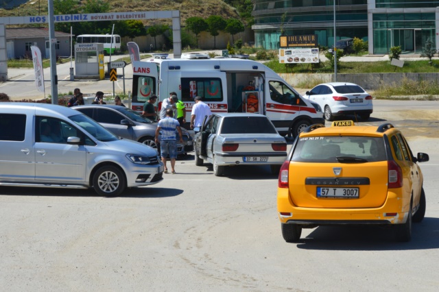 Boyabat Otogar Kavşağında Trafik Kazası 1 Yaralı4