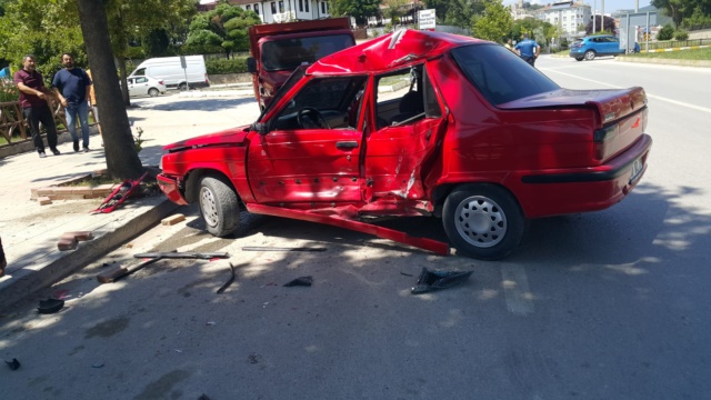 Boyabat'ta 3 Aracın Karıştığı Trafik Kazasında 1 Yaralı4