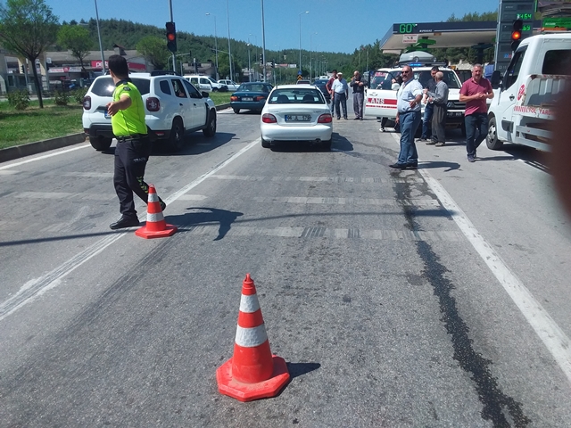 Boyabat Sanayi Kavşağında trafik Kazası 1 Yaralı44