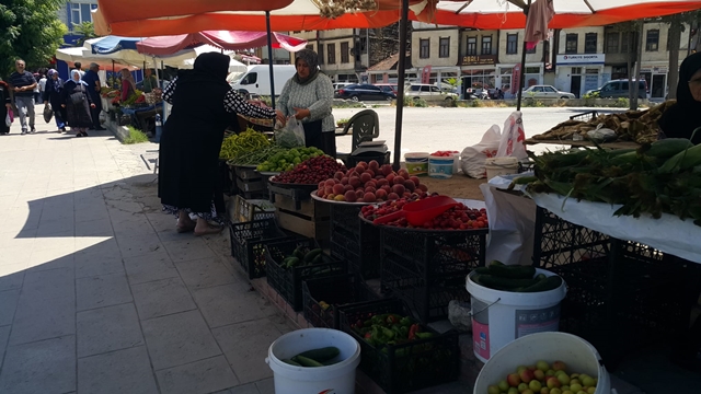 Boyabat Pazar Yerinde Yerli Sebze Meyve Fiyatları11