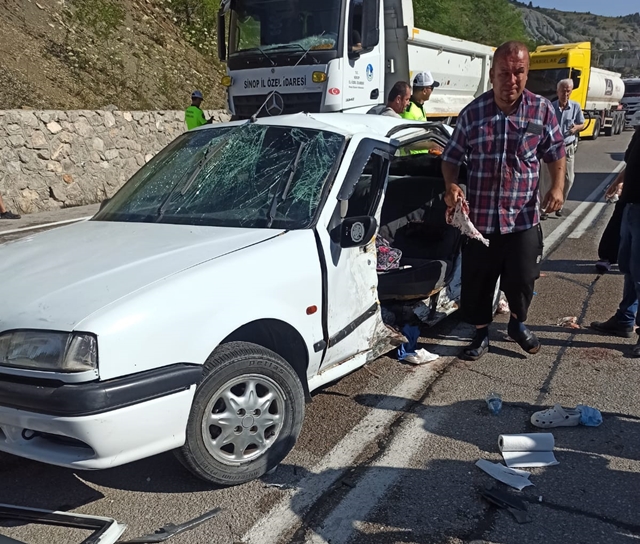 Boyabat Sinop yolundaki  kazada  1 çocuk hayatını kaybetti 7 kişi yaralandı !4