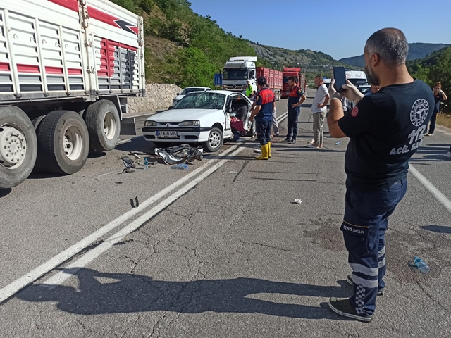 Boyabat Sinop yolundaki  kazada  1 çocuk hayatını kaybetti 7 kişi yaralandı !5