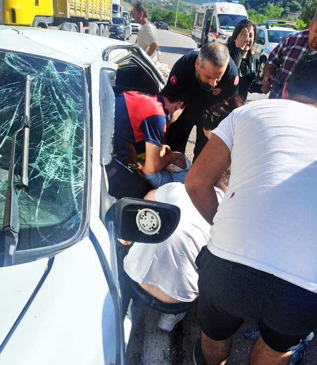 Boyabat Sinop yolundaki  kazada  1 çocuk hayatını kaybetti 7 kişi yaralandı !2