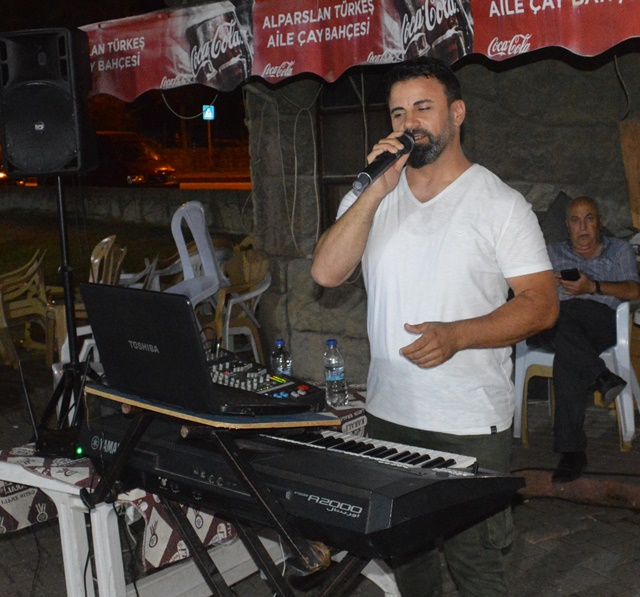 Boyabat Alpaslan Türkeş Parkı İbrahim Tüysüz seslendirdiği şarkılarıyla coştu