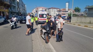 Sinop’ta motosiklete çarpan araç sürücüsü olay yerinden kaçtı