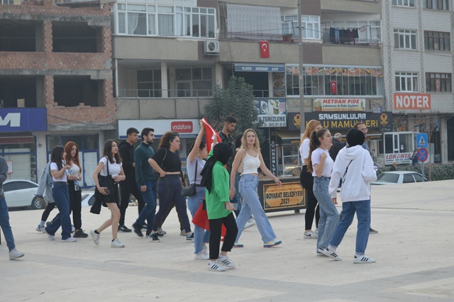 Boyabat'ta Üniversite Öğrencileri Marşlar Söyleyerek 29 Ekimi Cumhuriyet Bayramını Kutladılar52522