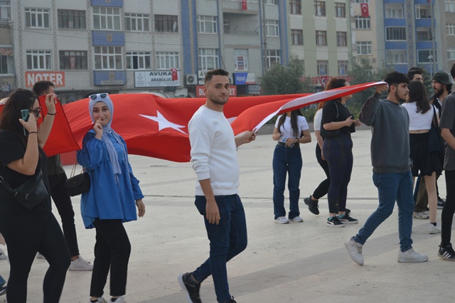 Boyabat'ta Üniversite Öğrencileri Marşlar Söyleyerek 29 Ekimi Cumhuriyet Bayramını Kutladılar58