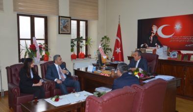 Ak Parti Boyabat Belediye Başkan Aday Adayı Orhan Çakır’dan Öğretmenlere Gül Jesti