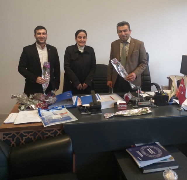 Ak Parti Boyabat Belediye Başkan Aday Adayı Zehra Akdemir Öğretmenlere Karanfil Dağıttı111