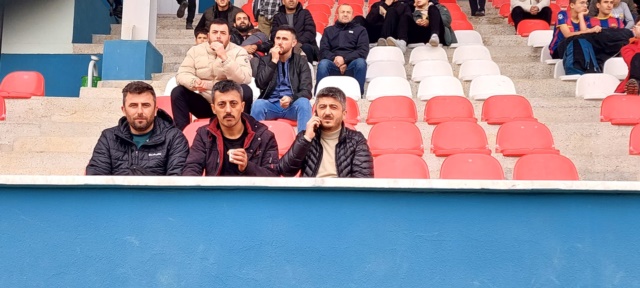 Boyabat Çeltikspor ve Saryeşspor bugün Boyabat Daylı stadında karşı karşıya geldiler. Karşılaşma 4-1 sona erdi.-menderes-demirci