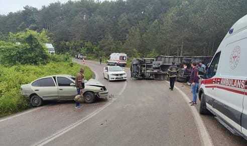 Sinop Ayancık Yolunda Trafik Kazası 3 Yaralı