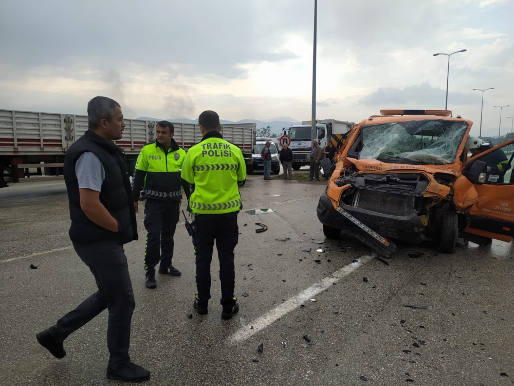 Boyabat Karacarön'de Trafik Kazası 3 Yaralı6565