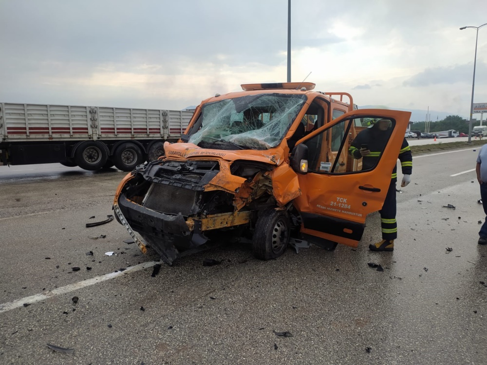 Boyabat Karacarön’de Trafik Kazası 3 Yaralı