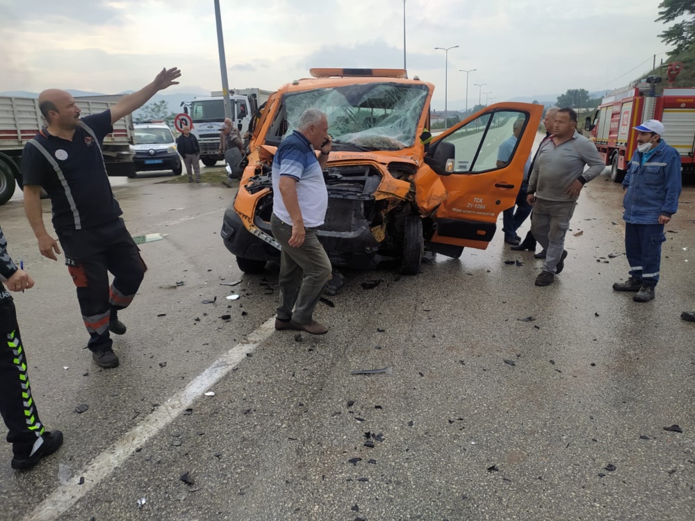 Boyabat Karacarön'de Trafik Kazası 3 Yaralı karayolları araç