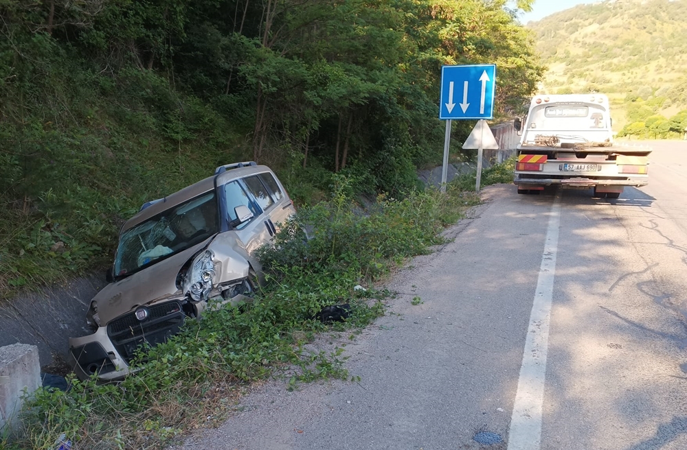 Sinop Boyabat Yolu Üzümlü Mevkii Trafik Kazası 4 Yaralı