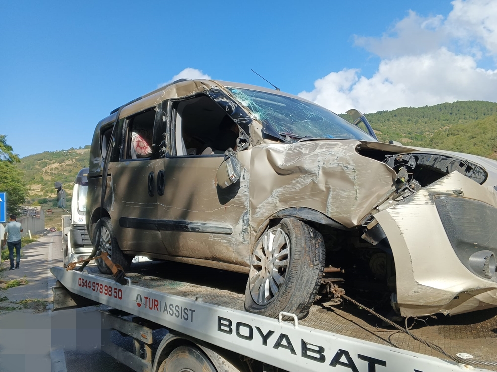 Sinop Boyabat Yolu Üzümlü Mevkii Trafik Kazası 4 Yaralı666