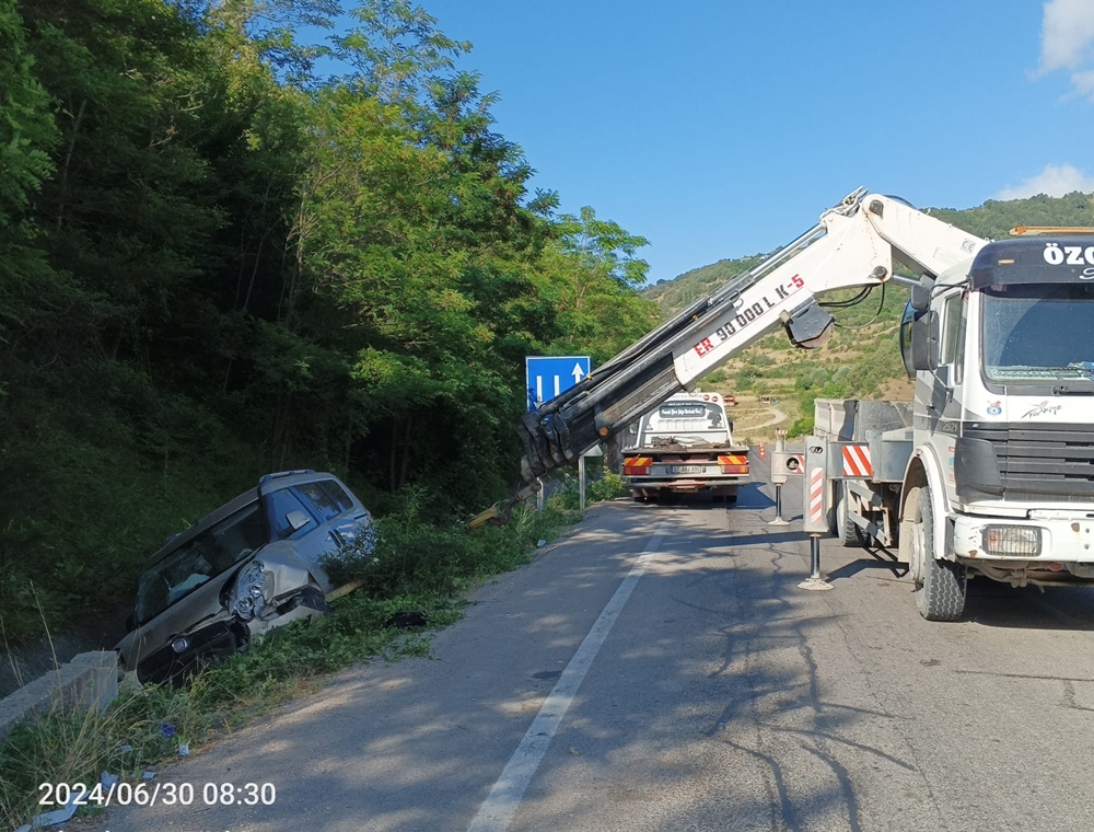 Sinop Boyabat Yolu Üzümlü Mevkii Trafik Kazası 4 Yaralı77