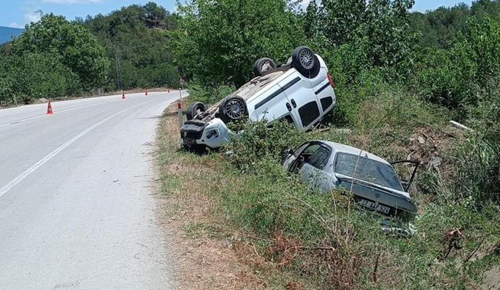 trafik kazasi boyabat duragan arasi 3yarali haberleri