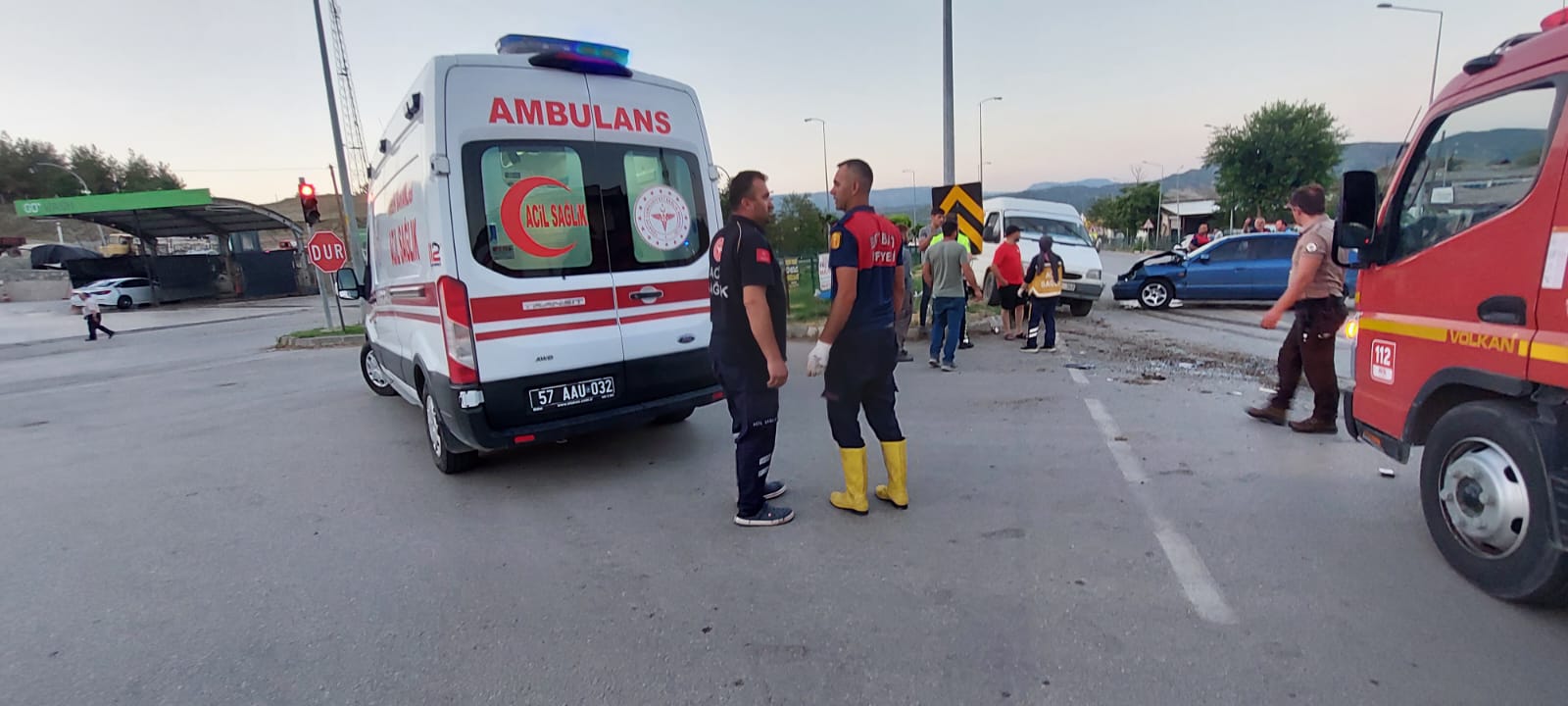 Boyabat Sanayi Kavşağında Trafik Kazası 2 Yaralı4