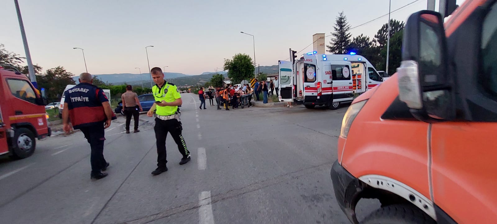 Boyabat Sanayi Kavşağında Trafik Kazası 2 Yaralı5