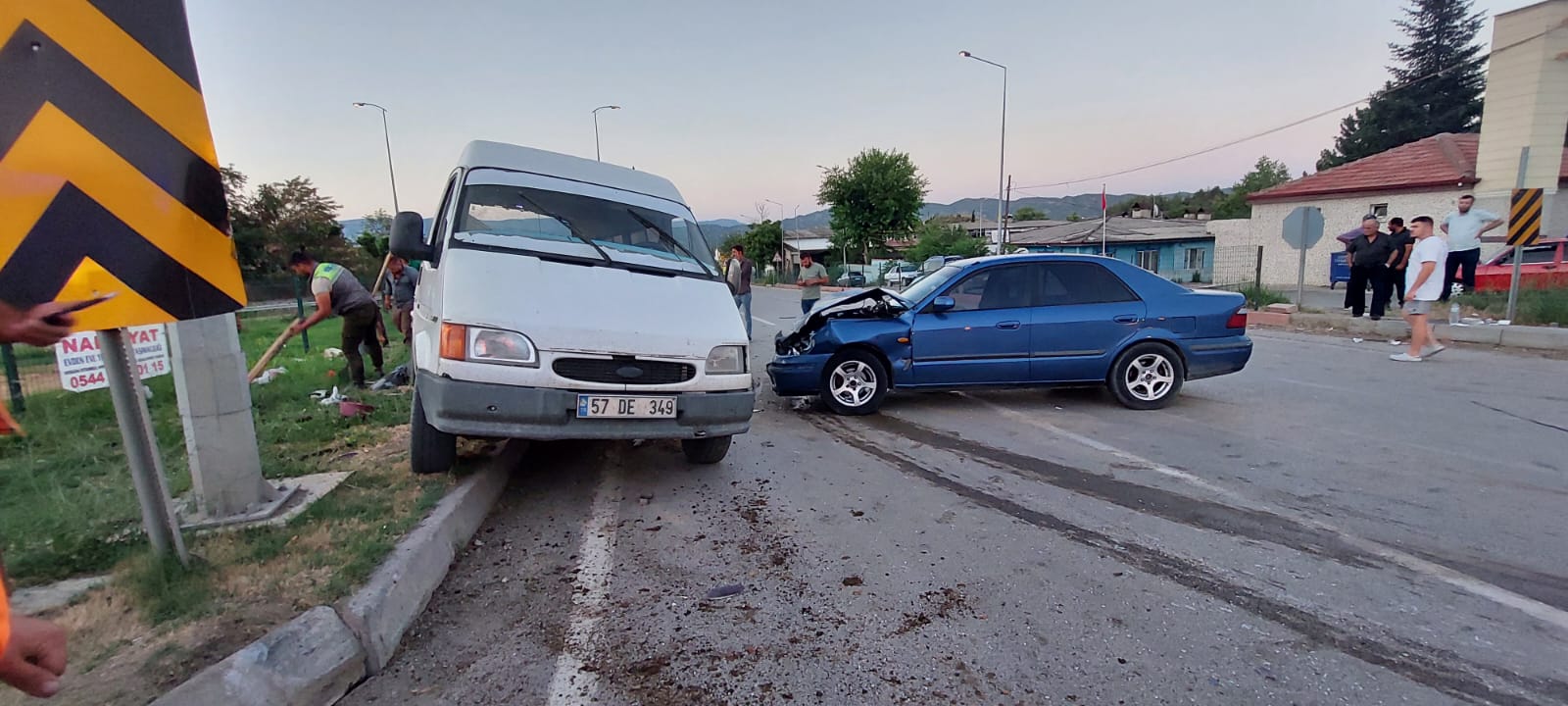 Boyabat Sanayi Kavşağında Trafik Kazası 2 Yaralı2
