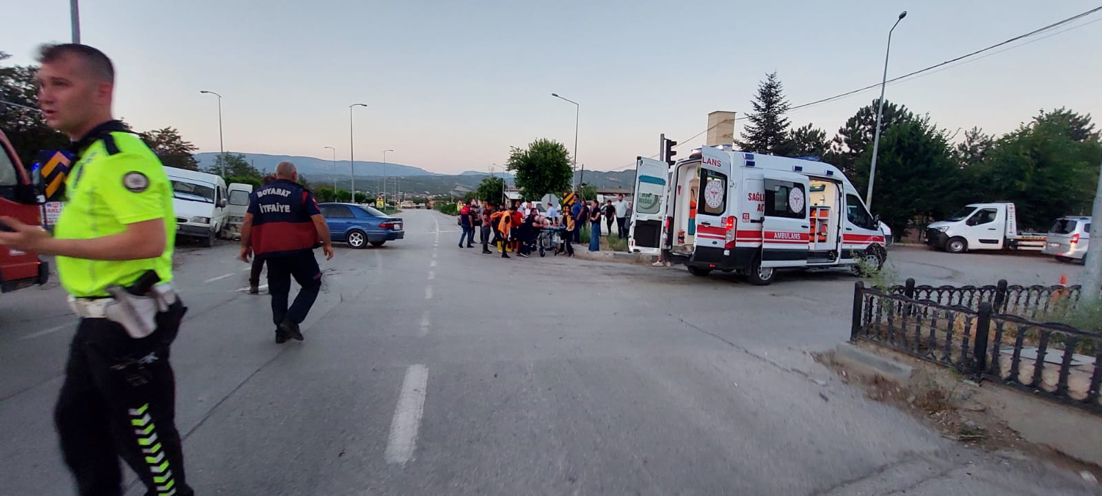 Boyabat Sanayi Kavşağında Trafik Kazası 2 Yaralı999