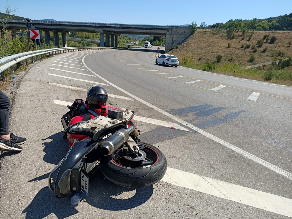 Motosiklet Kazası Yapan Sürücüye Boyabat Hasta Nakil Ambulansı Müdahale Etti09