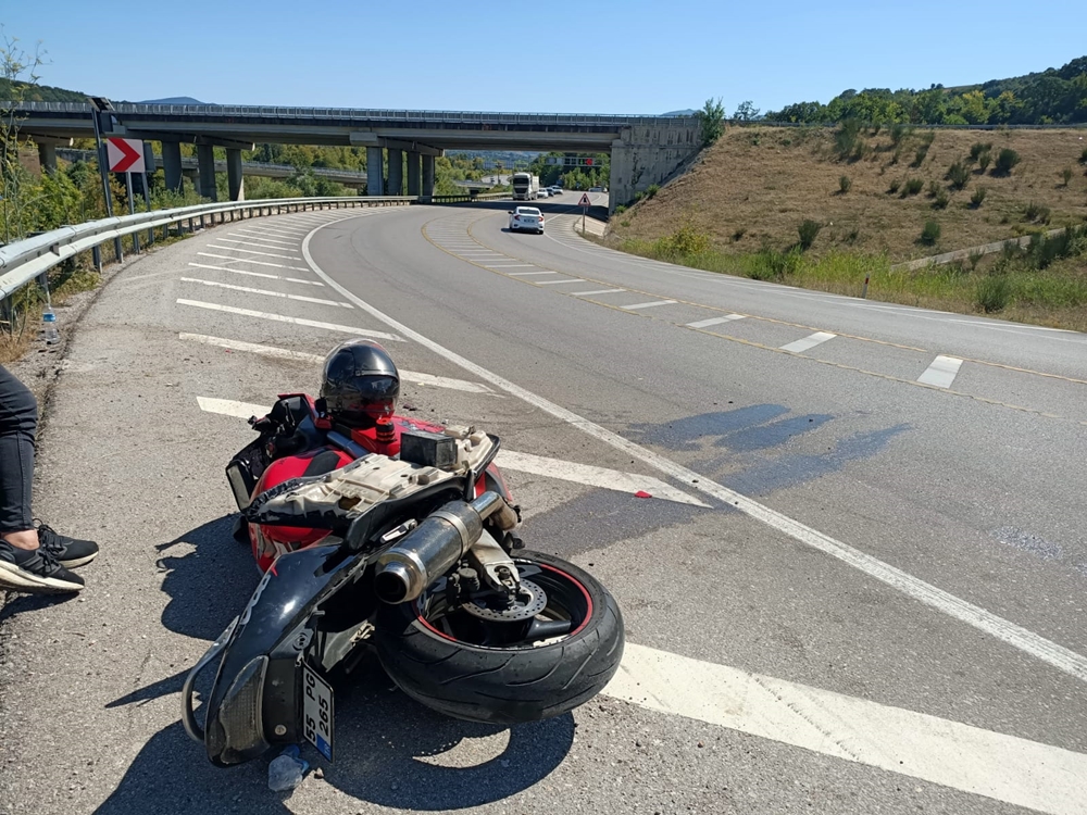 Motosiklet Kazası Yapan Sürücüye Boyabat Hasta Nakil Ambulansı Müdahale Etti090