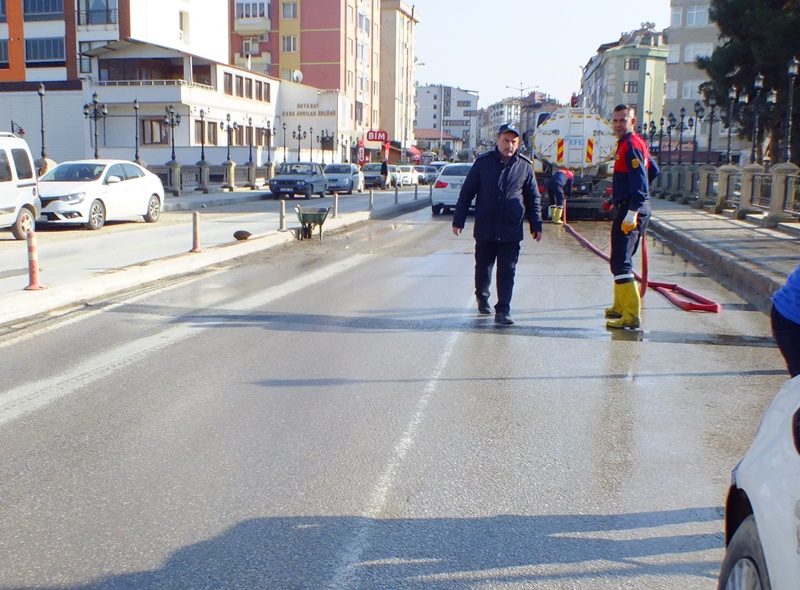 Boyabat İtfaiyesi Hafta Sonunu Yol Temizliğine Ayırdı
