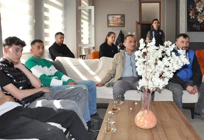 Motosiklet Sürücülerine Hayat Kurtaran Eğitim 6 boyabat guvenli motosiklet surucu egitimi trafik polisi 01