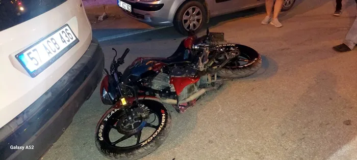 Boyabat'ta Trafik Kazası: Motosiklet Sürücüsü Yaralandı22