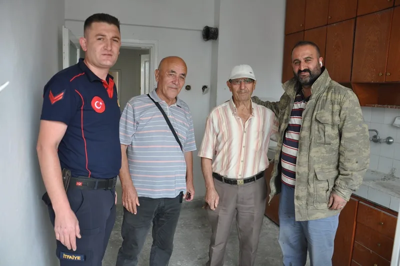 Boyabat'ta Mahsur Kalan Güvercin İtfaiye Tarafından Kurtarıldı