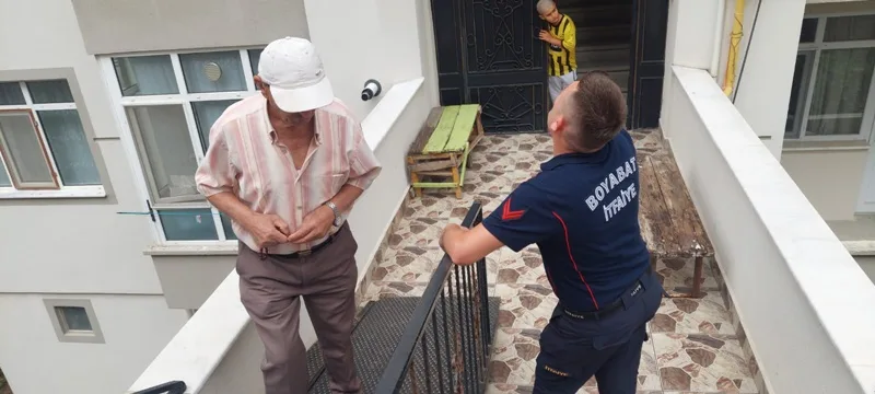 Boyabat'ta Mahsur Kalan Güvercin İtfaiye Tarafından Kurtarıldı