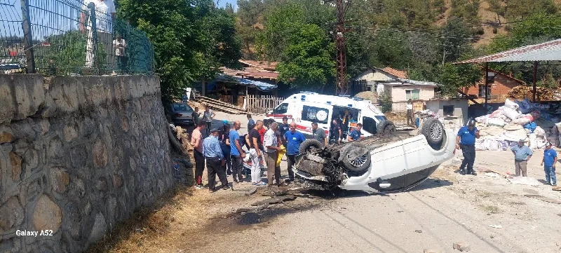 Virajı Alamayan Otomobil Ters Dönerek Durabildi, 2 Kardeş Yaralı!12