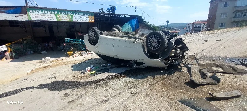 Virajı Alamayan Otomobil Ters Dönerek Durabildi, 2 Kardeş Yaralı!5555