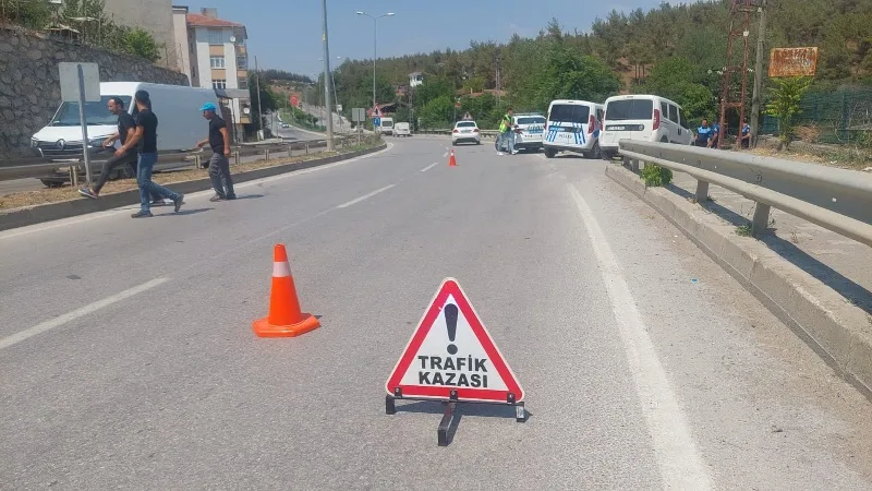 Virajı Alamayan Otomobil Ters Dönerek Durabildi, 2 Kardeş Yaralı!4
