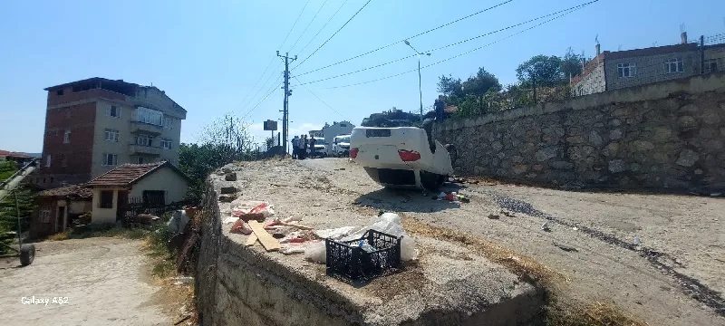 Virajı Alamayan Otomobil Ters Dönerek Durabildi, 2 Kardeş Yaralı!12333