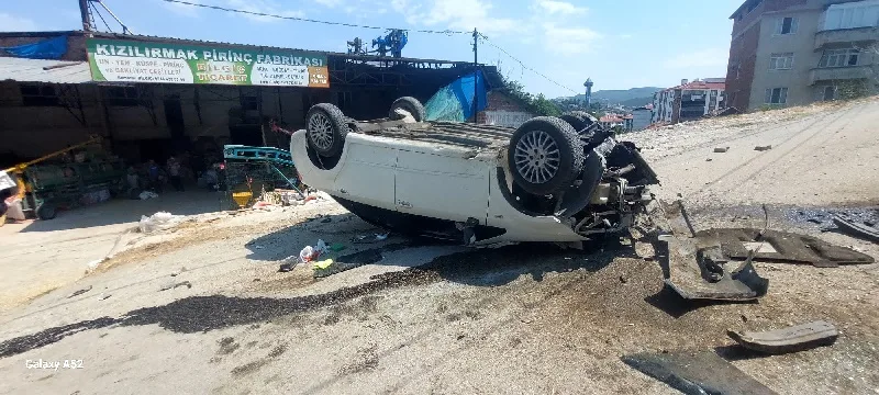 Virajı Alamayan Otomobil Ters Dönerek Durabildi, 2 Kardeş Yaralı!411