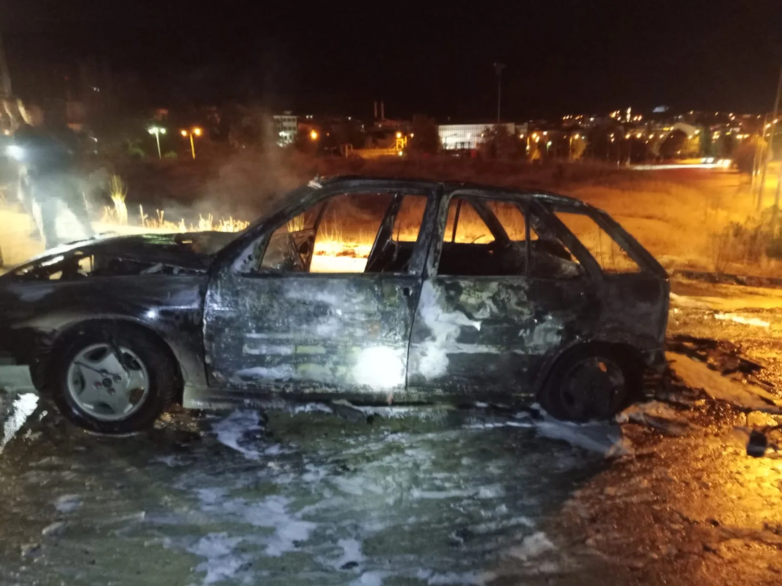 Boyabat'ta Otomobil Alev Alev Yandı Kullanılamaz Hale Geldi