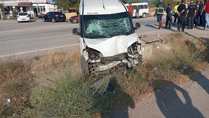  Boyabat'ta 2 Araç Çarpıştı 1 Kişi Hastaneye Kaldırıldı