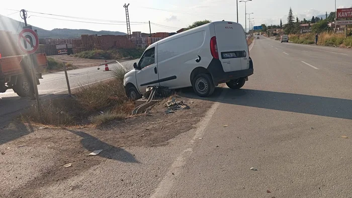  Boyabat'ta 2 Araç Çarpıştı 1 Kişi Hastaneye Kaldırıldı