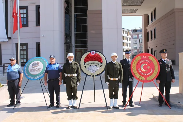 Boyabat'ta Zafer Bayramı Kutlaması: Şehitler Anıldı12