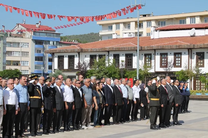 Boyabat'ta Zafer Bayramı Kutlaması: Şehitler Anıldı23