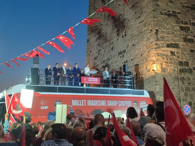 "Bu Millete En Büyük Hakaret, İnsanları Bu Maaşlara Mahkum Etmektir"