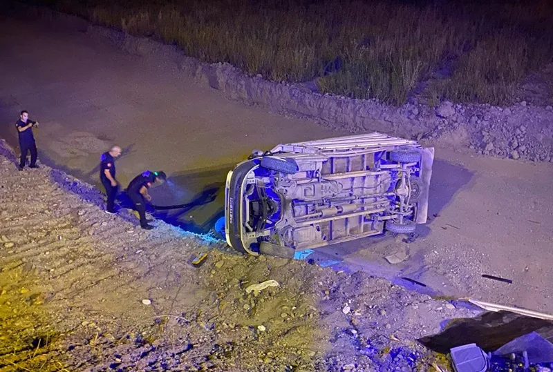 Boyabat'ta Trafik Kazası Kaza Yerinde Tilki Meraklı Bakışları Üzerine Çekti07