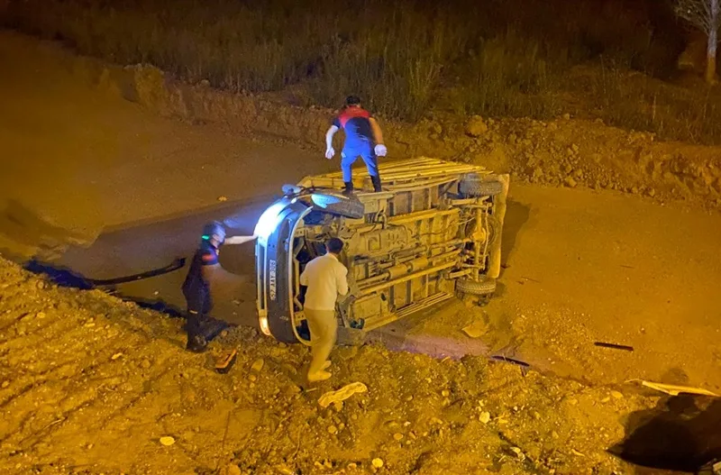 Boyabat'ta Trafik Kazası Kaza Yerinde Tilki Meraklı Bakışları Üzerine Çekti05