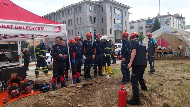 Boyabat'ta Nefes Kesen Deprem Tatbikatı: Gerçeğini Aratmadı!107